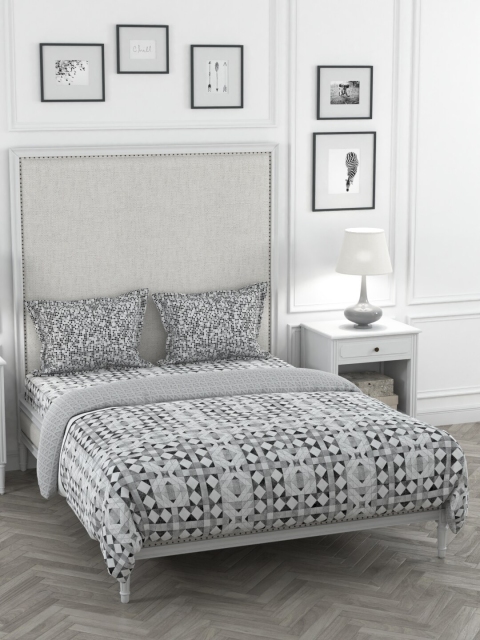 

Portico New York Grey & White Geometric Cadence Bedsheet With Pillow Covers & Duvet Cover