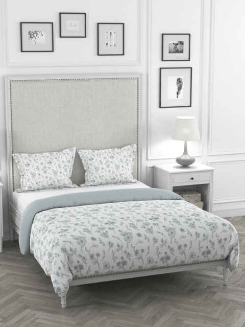 

Portico New York White & Grey Printed Super King Bed Cover With 2 Pillow Covers