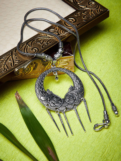 

ZeroKaata Silver-Toned Hanging Swords Handcrafted Chain