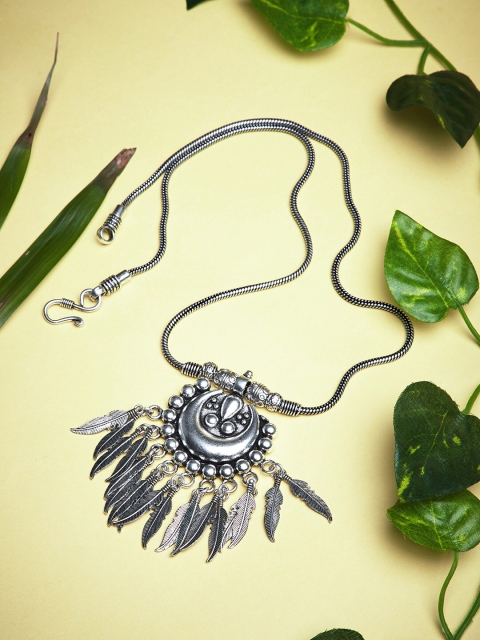 

ZeroKaata Silver-Toned Hanging Metallic Leaves Handcrafted Oxidised Chain