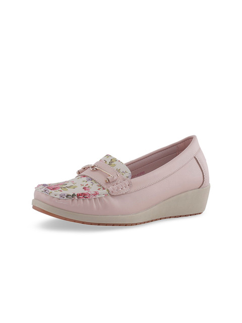 

Khadims Women Pink Printed Pumps