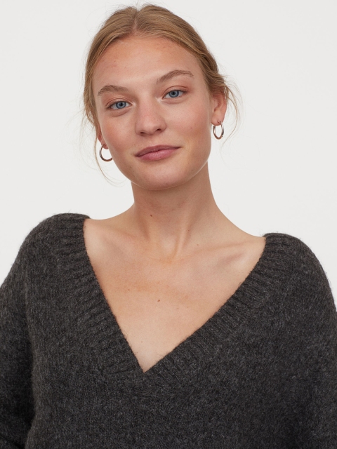 

H&M Women Black Knitted Jumper