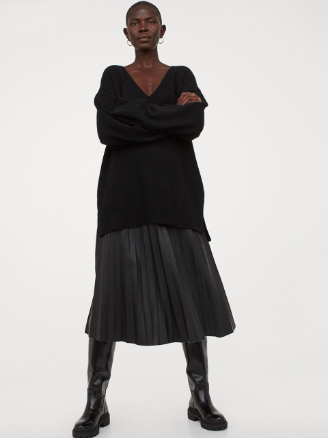

H&M Women Black Solid Oversized Wool Blend Jumper