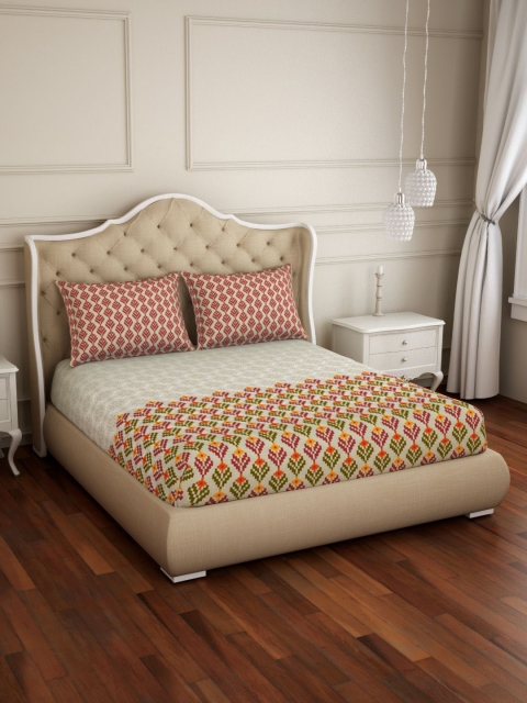 

Spaces Atrium Plus Floral Maroon 1 Queen Size Fitted Sheets With 2 Pillow Cover