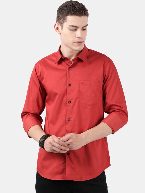 

DERBY JEANS COMMUNITY Men Red Slim Fit Solid Casual Shirt