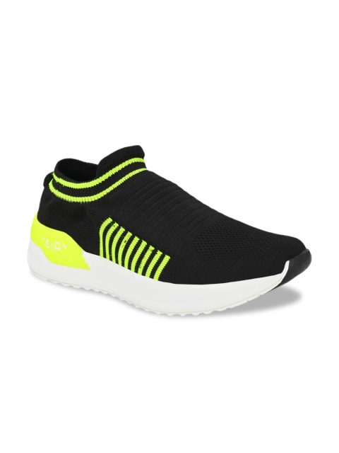 

Trendigo Men Black & Green Solid Walking Sports Shoes