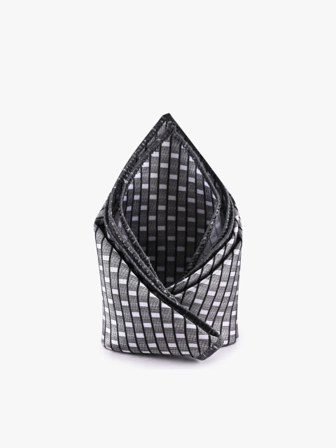 

BuckleUp Men Grey & Black Checked Pocket Square