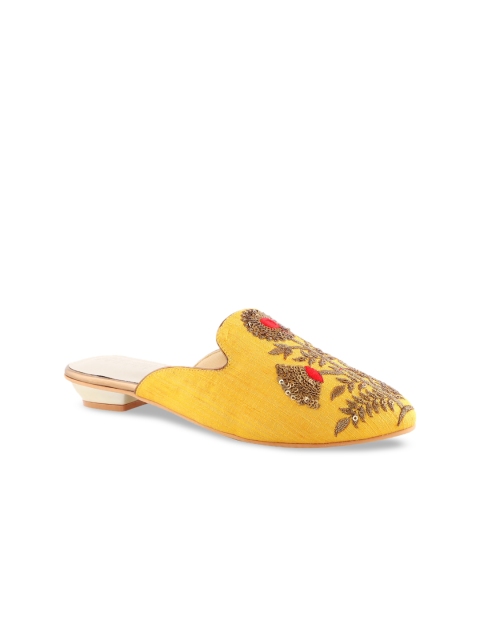 

Siendo Desi Women Yellow & Cream-Coloured Woven Design Mules