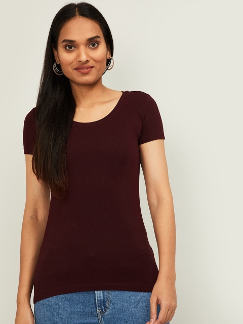 Ginger by Lifestyle Women Burgundy Solid Round T-shirt