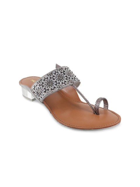 

Mochi Women Grey Textured Sandals