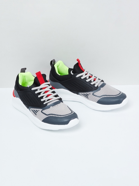 

max Men Grey & Black Walking Sports Shoes