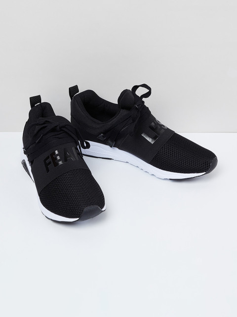 

max Men Black Walking Sports Shoes