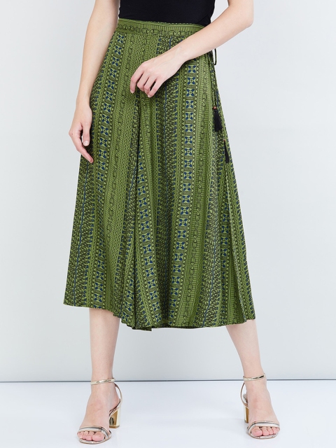 

max Women Green & Black Printed Cropped Flared Palazzos