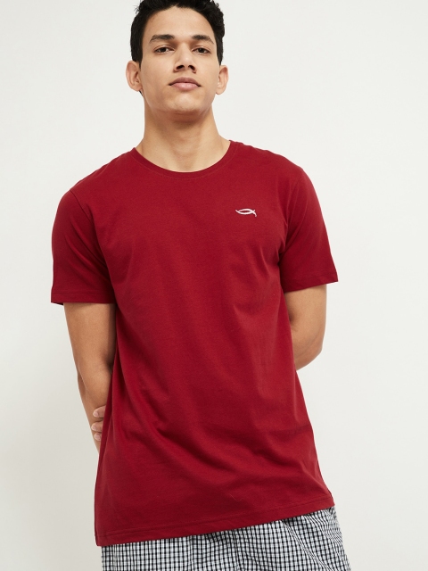 

max Men Red Solid Round Neck T-shirt