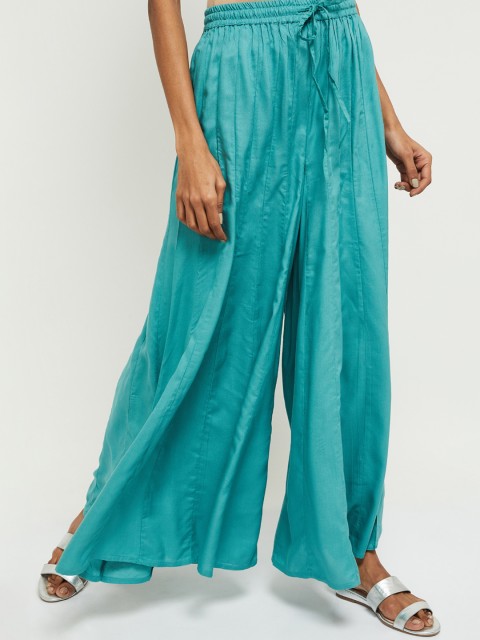 

max Women Green Solid Flared Palazzos