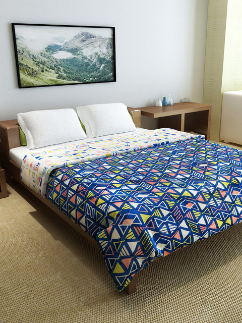 

Divine Casa Blue & White Geometric 150 GSM Double Bed Ultra Lux Comforter