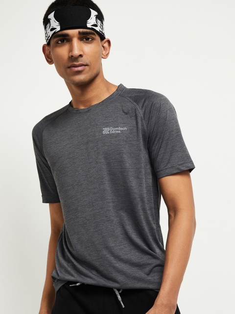 

max Men Black & Grey Solid Round Neck T-shirt