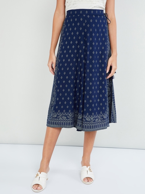 

max Women Blue & White Printed Flared Palazzos