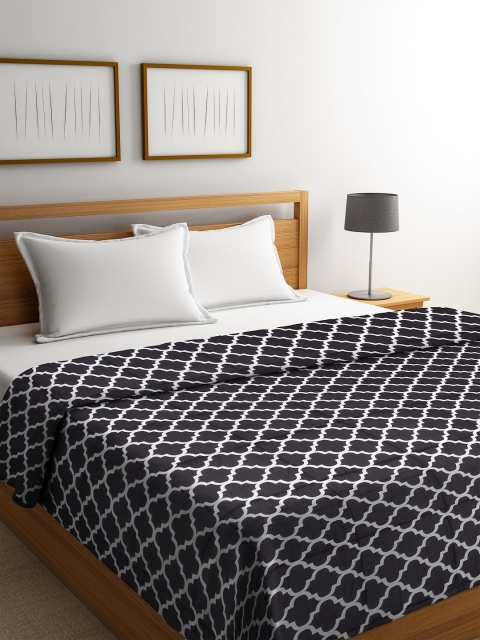 

BOMBAY DYEING Black & White Ethnic Printed Mild Winter 550 GSM Double Bed Blanket