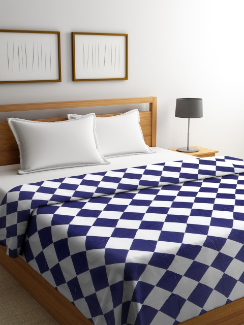 

BOMBAY DYEING Blue & White Geometric Mild Winter 550 GSM Double Bed Quilt