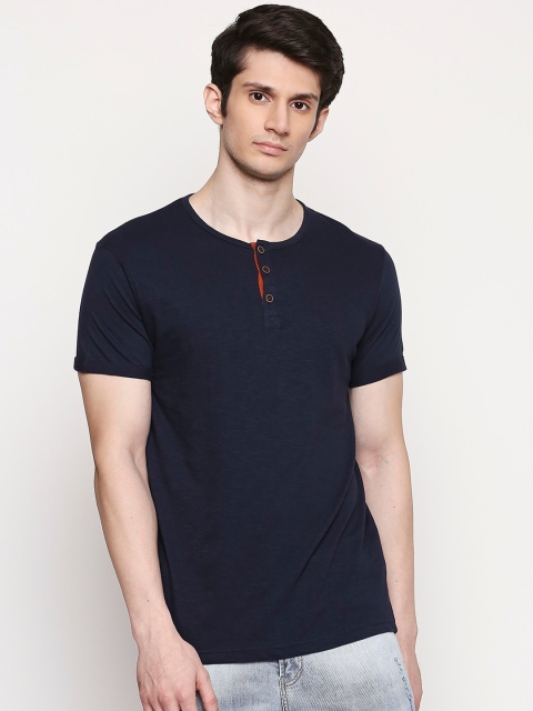 

People Men Navy Blue Solid Henley Neck T-shirt