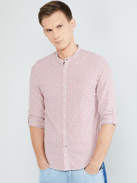 

max Men Red Regular Fit Checked Casual Shirt