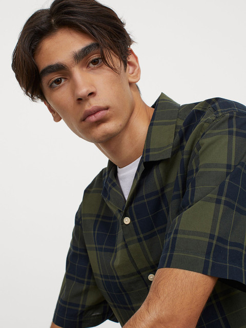 

H&M Men Green & Navy Blue Checked Cotton Resort Shirt