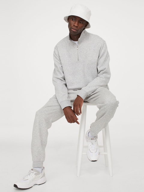 

H&M Men Grey Sweatshirt Relaxed Fit