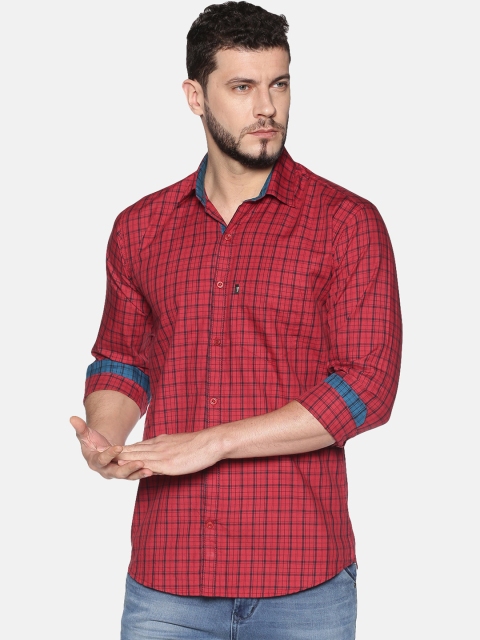 

LEVIZO Men Maroon & Black Regular Fit Checked Casual Shirt
