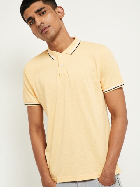 

max Men Yellow Solid Polo Collar T-shirt