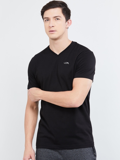 

max Men Black Solid V-Neck T-shirt