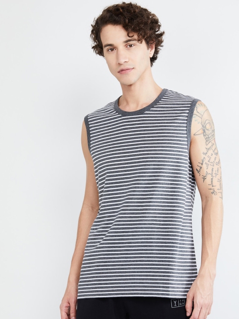 

max Men Grey & White Striped Round Neck T-shirt