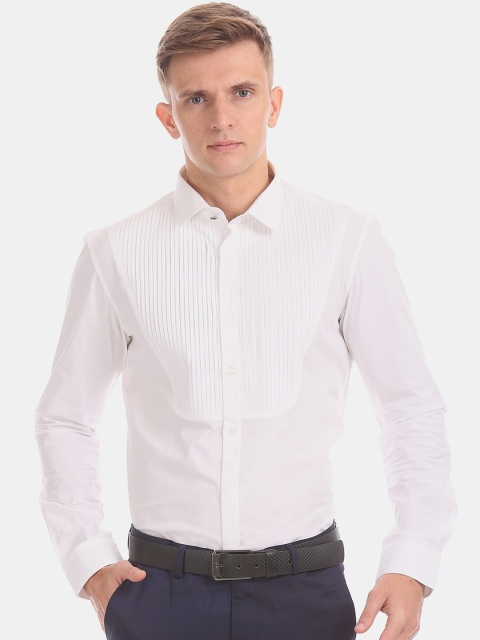 

True Blue Men White Slim Fit Striped Casual Shirt