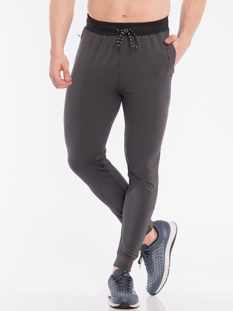 

AESTHETIC NATION Men Grey Solid Slim-Fit Joggers
