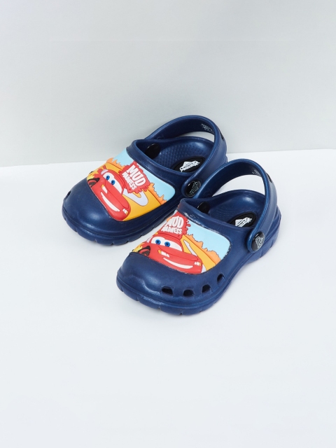 

max Boys Navy Blue & Red Printed Clogs