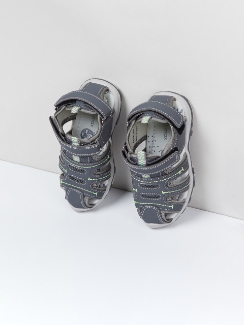 

max Boys Grey & Green Solid Fisherman Sandals