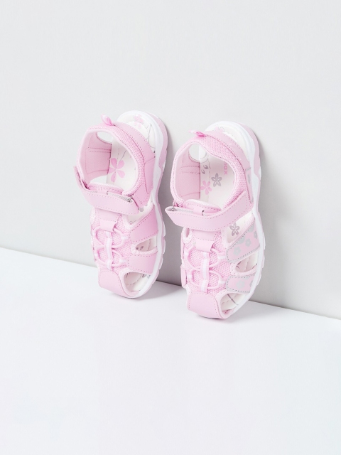 

max Girls Pink Solid Fisherman Sandals