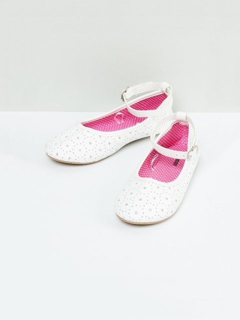 

max Girls White Solid PU Ballerinas