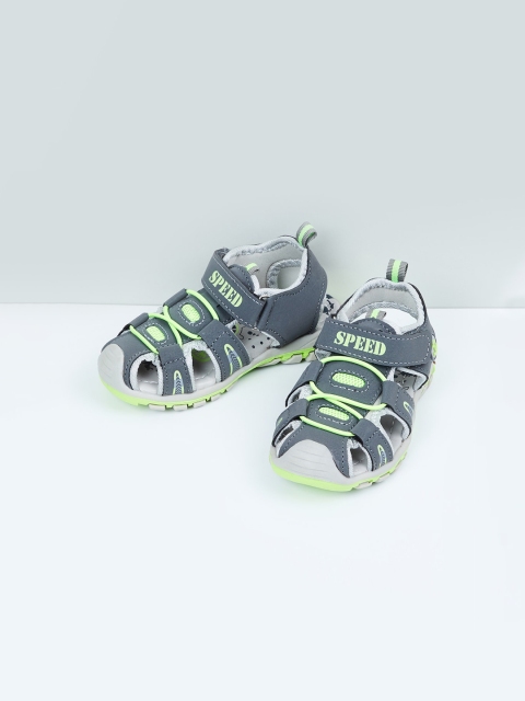 

max Boys Grey & Green Printed Fisherman Sandals