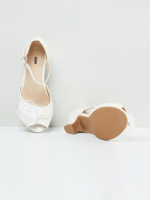 

max Girls Off-White Sandals