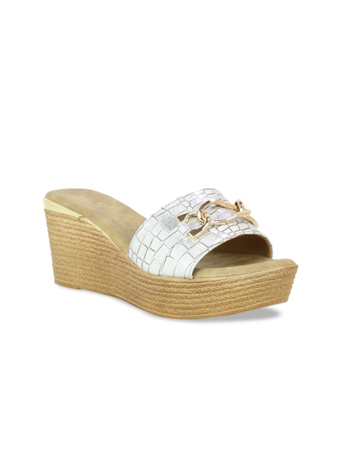 

Inc 5 Women Grey Woven Design Sandals