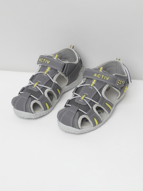max Boys Grey & Yellow Solid Fisherman Sandals
