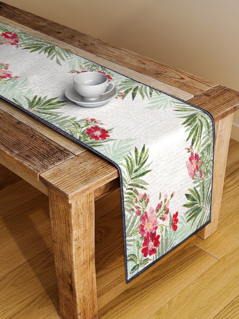 

KLOTTHE Set Of 2 Green & White Woven Design Table Runners