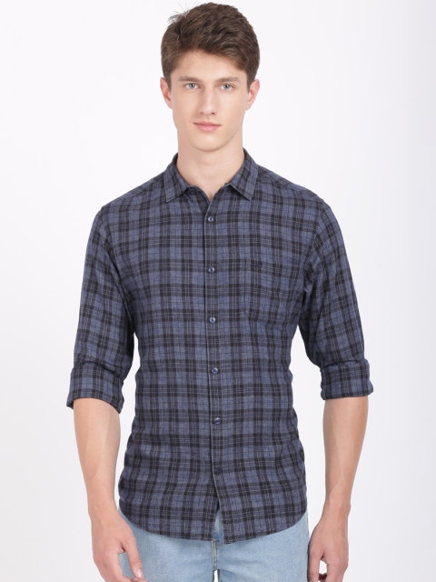 

Crocodile Men Blue & Black Regular Fit Checked Casual Shirt