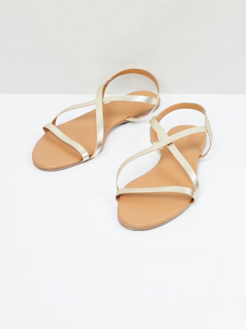 

max Women Gold-Toned Solid PU Open Toe Flats