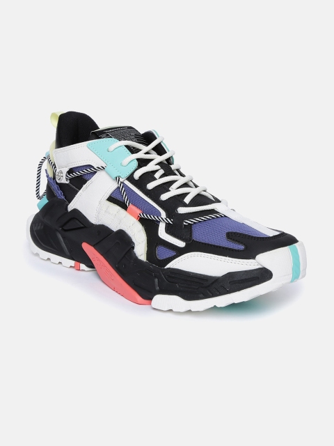 

Xtep Men Black & White Colourblocked Running Shoes