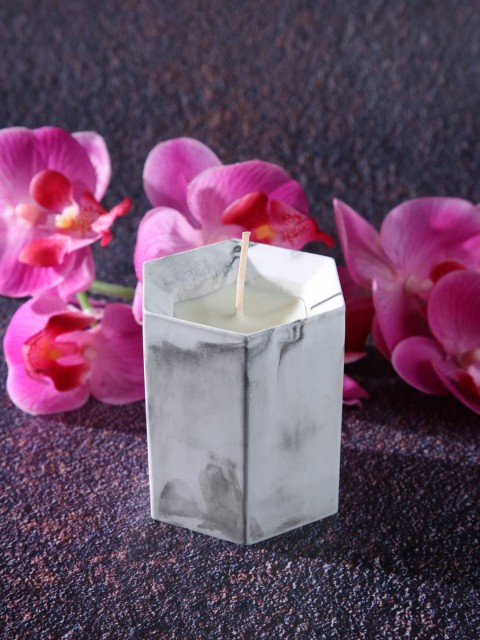 

YOYOSO White & Grey Aromatherapy Candle in Gypsum Cup