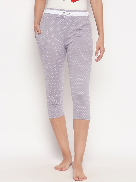

XIN Women Grey & White Printed Lounge Capris