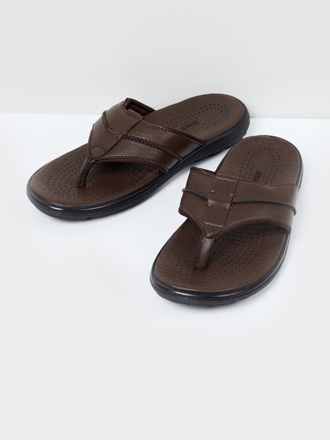 

max Men Brown Solid Comfort Sandals