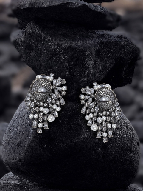 

MIDASKART Black & Silver-Toned Classic Studs